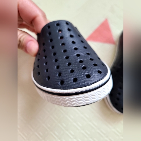 Native Shoes🖤 - Picture 4 of 9